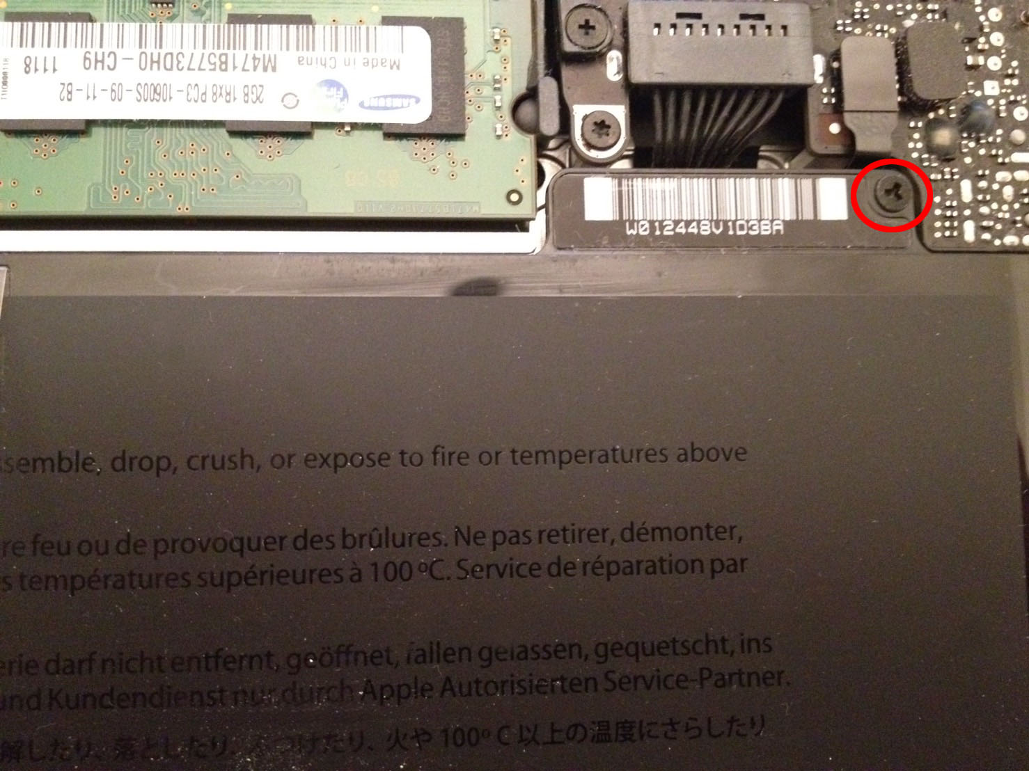 changing-battery-mac-book-6