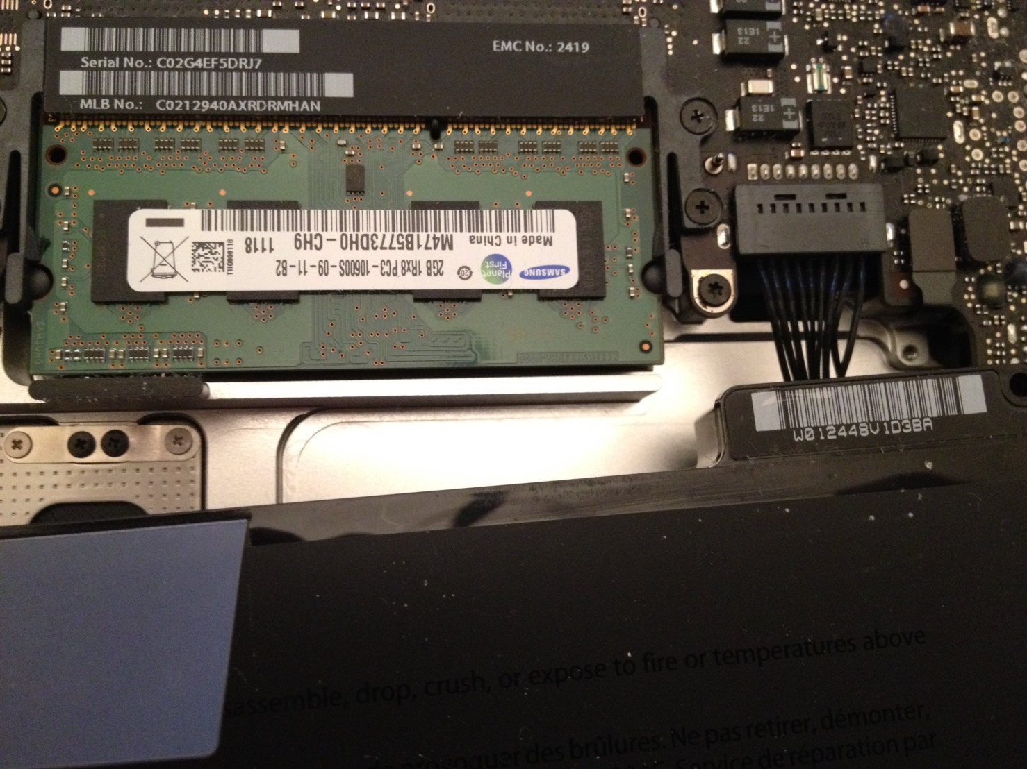 changing-battery-mac-book-8