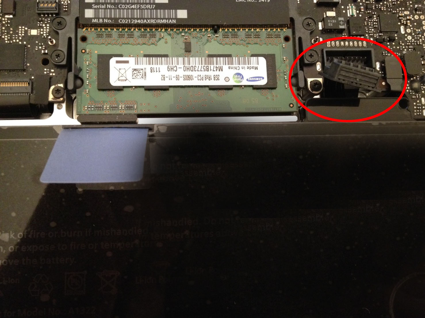 changing-battery-mac-book-9