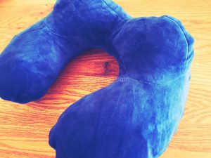 海外旅行に必須！飛行機で使う首枕で快適な空の旅を